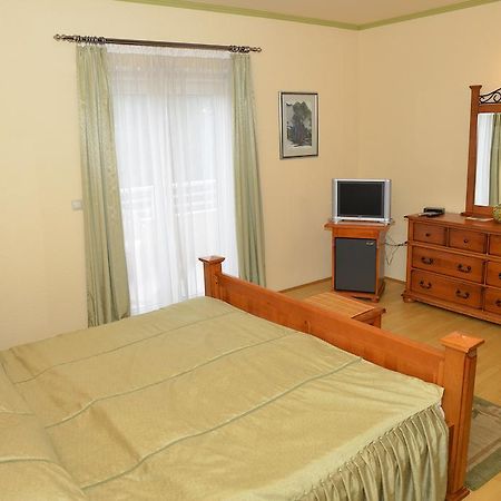 Hotel Venezia Имотски Екстериор снимка