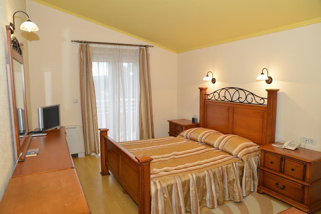 Hotel Venezia Имотски Стая снимка
