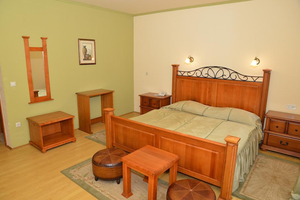 Hotel Venezia Имотски Екстериор снимка
