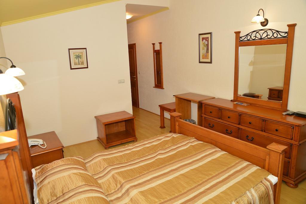 Hotel Venezia Имотски Стая снимка